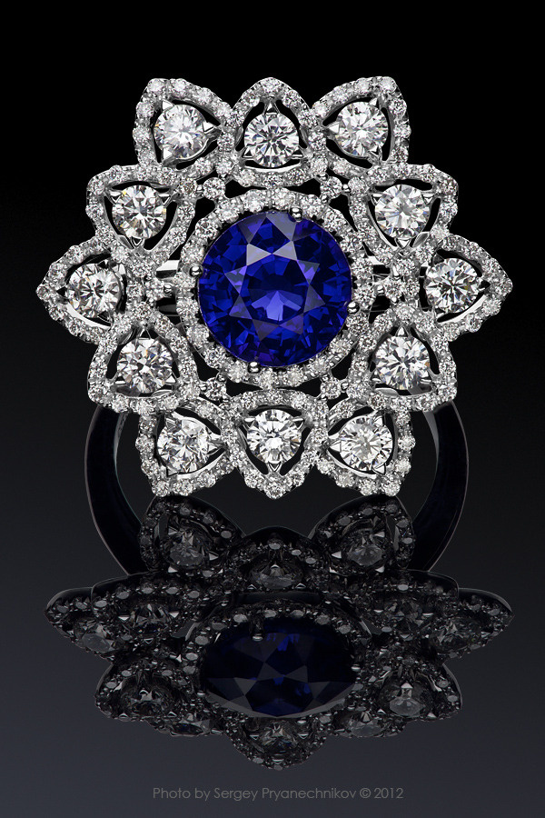 Ювелирный постер. Diamond Jewelry. Фотосъемка ювелирных изделий с бриллиантами и драгоценными камнями. Jewellery Photography Izmestiev Pryanechnikov Прянечников сапфиры бриллианты Diamonds Precious Gems