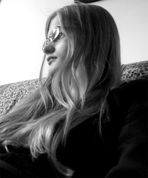 black and white девушка