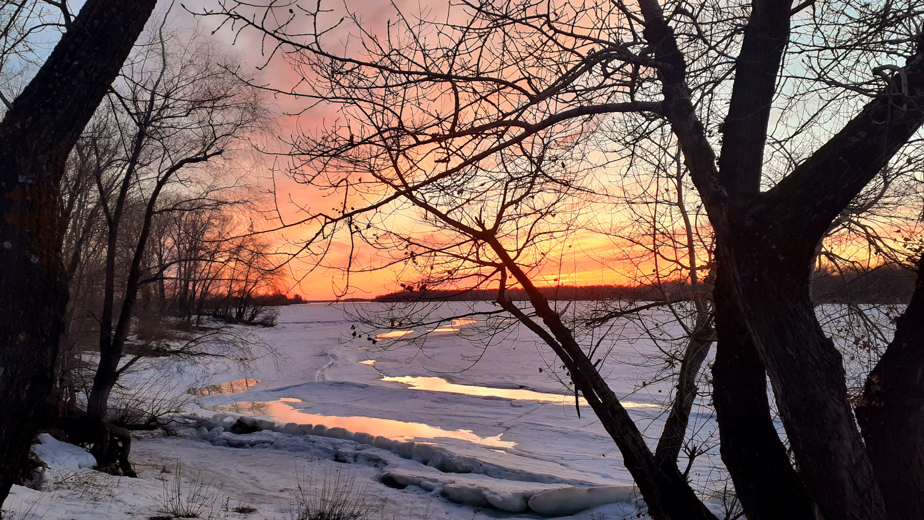 Snow Melting naturephotography landscapephotography naturallight sunset sky reflection waterscape