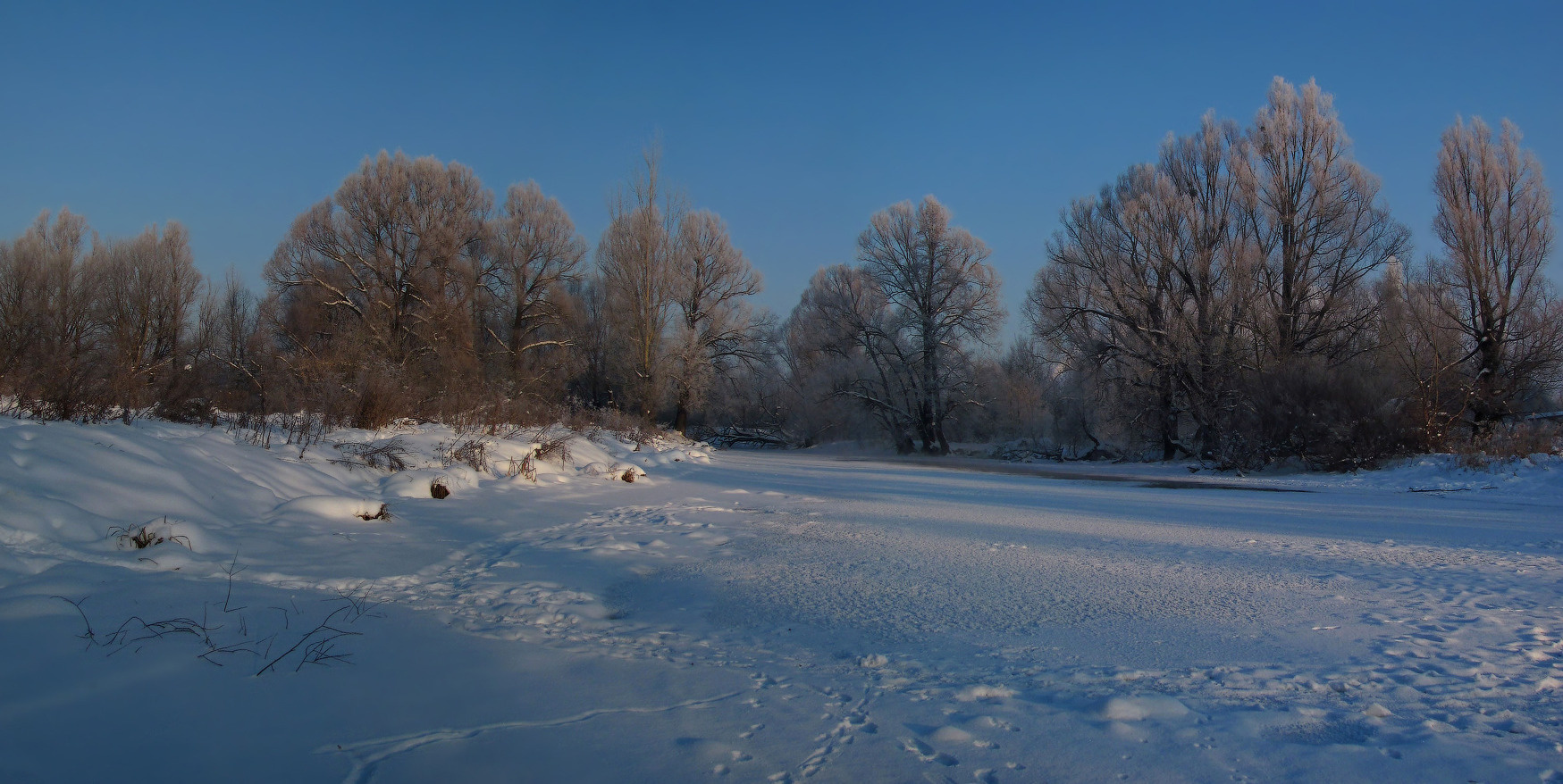 Сковало реку льдом Утро, зима, река, мороз