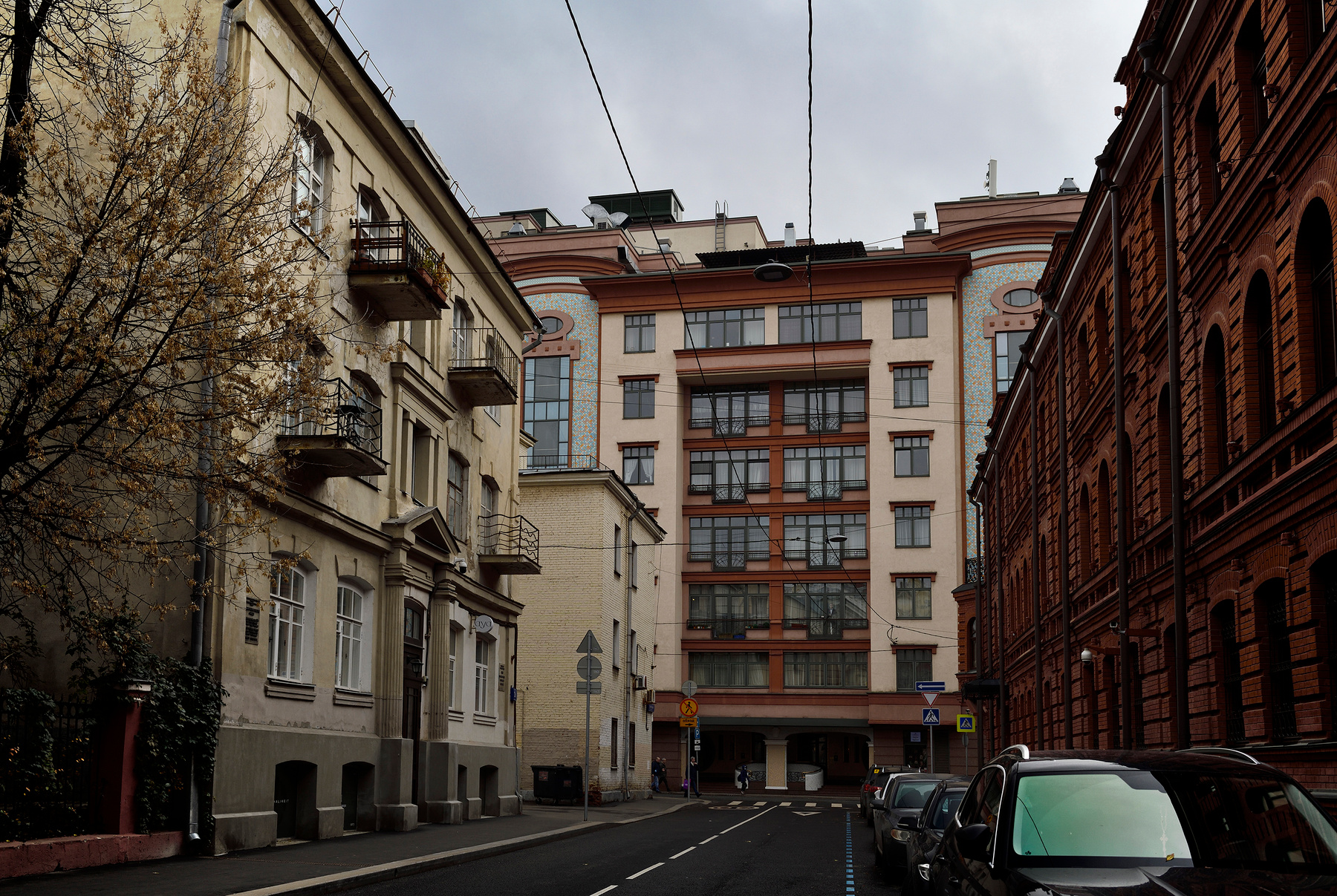 В переулке 