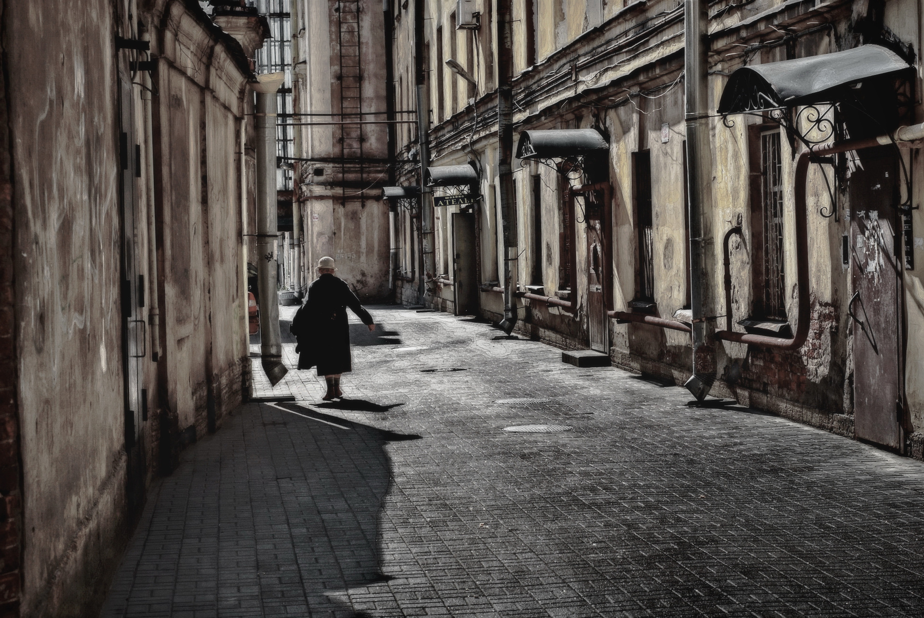 старый двор,забытый сон... Петербург