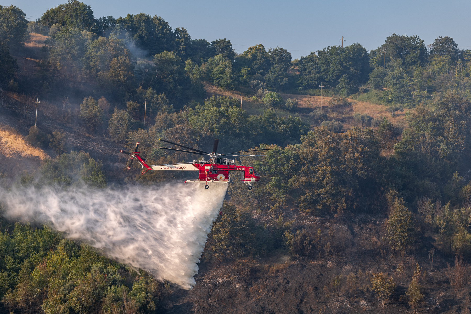 Тушение пожара. Продолжение Chieti Italy fire helicopter