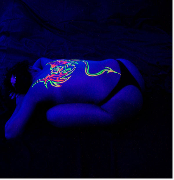 MÄDEL in BLACKLIGHT OR WHEN THERE COMES A DRAGON 