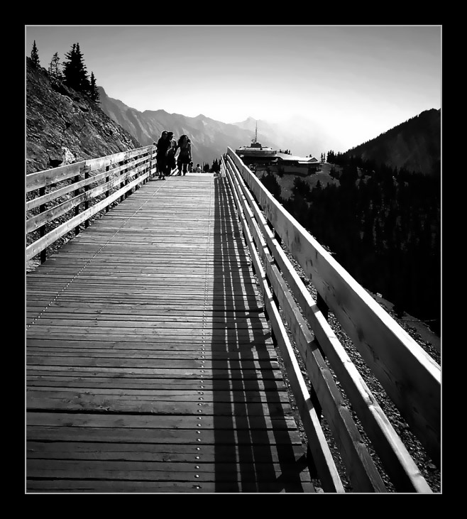 Road To Heaven Посовещается Lionel Richie и всем любителям чёрно белой фотографии которые любят держать камеры под углом..