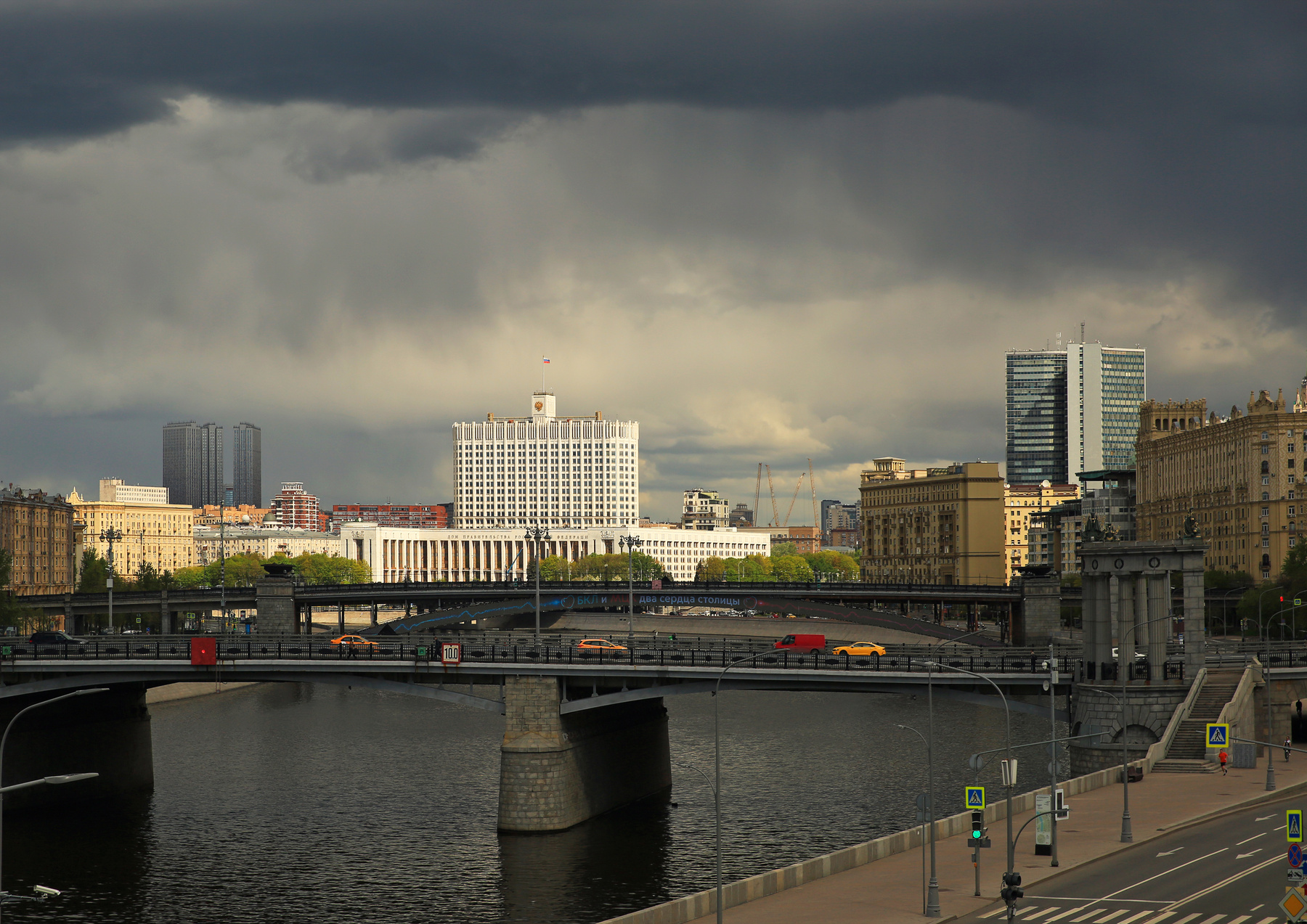 Хмурое московское утро Москва Белый дом утро