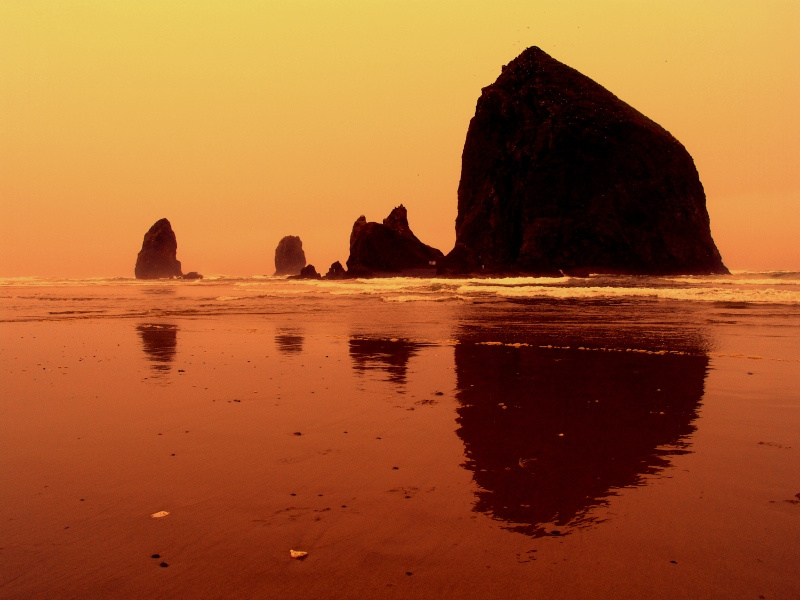  Золотой *Canon Beach* 