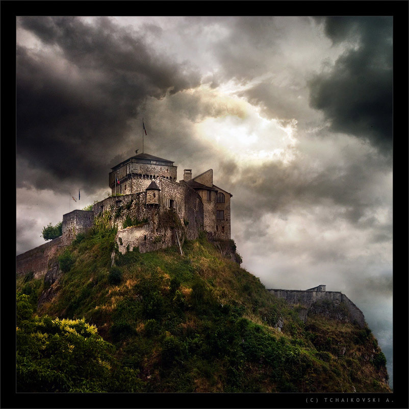 С в я т а я _ З а щ и т а / Chateau fort de Lourdes 
