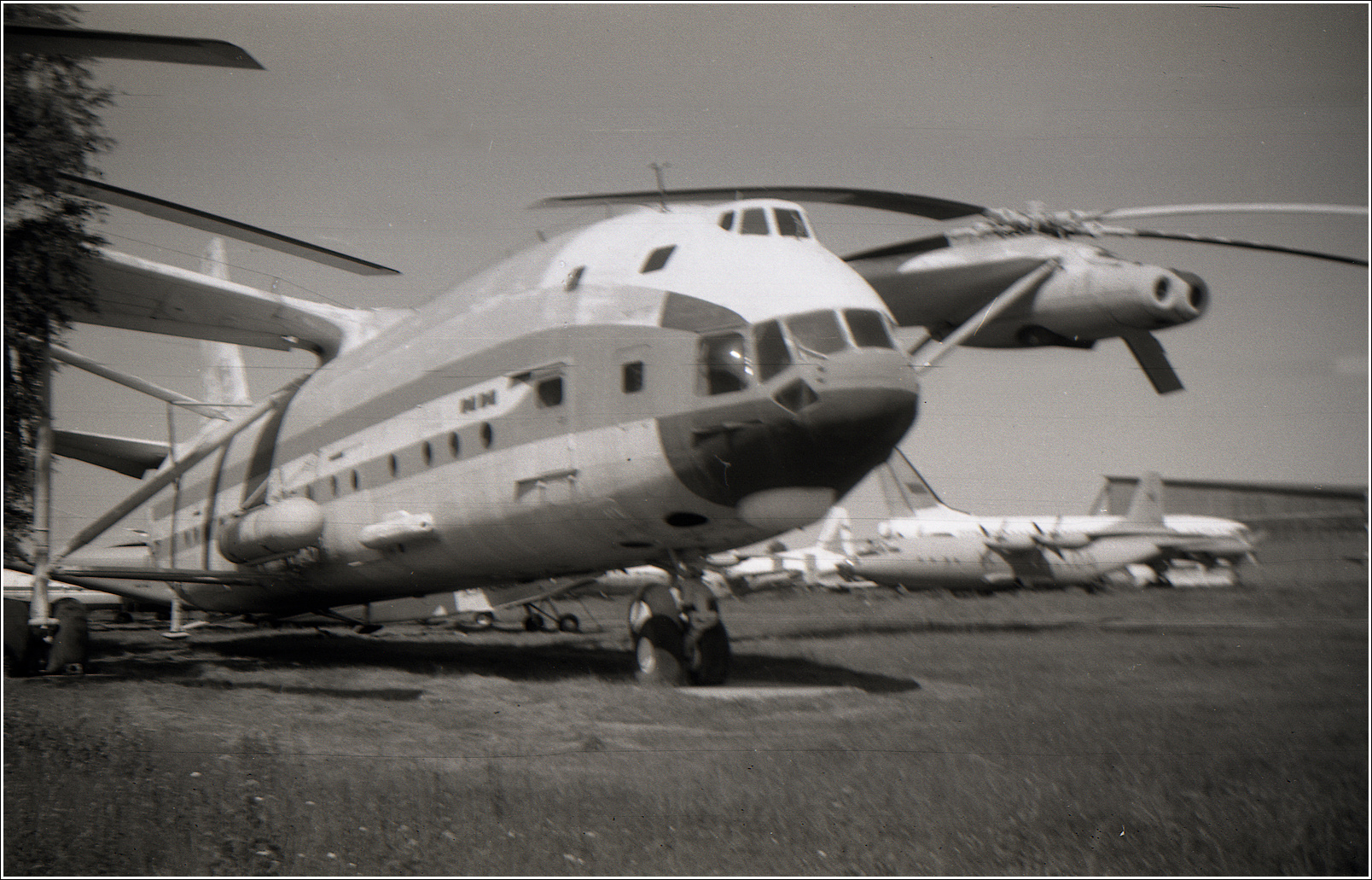 В-12 Миль В-12 авиация вертолет стоянка музей Монино 1986
