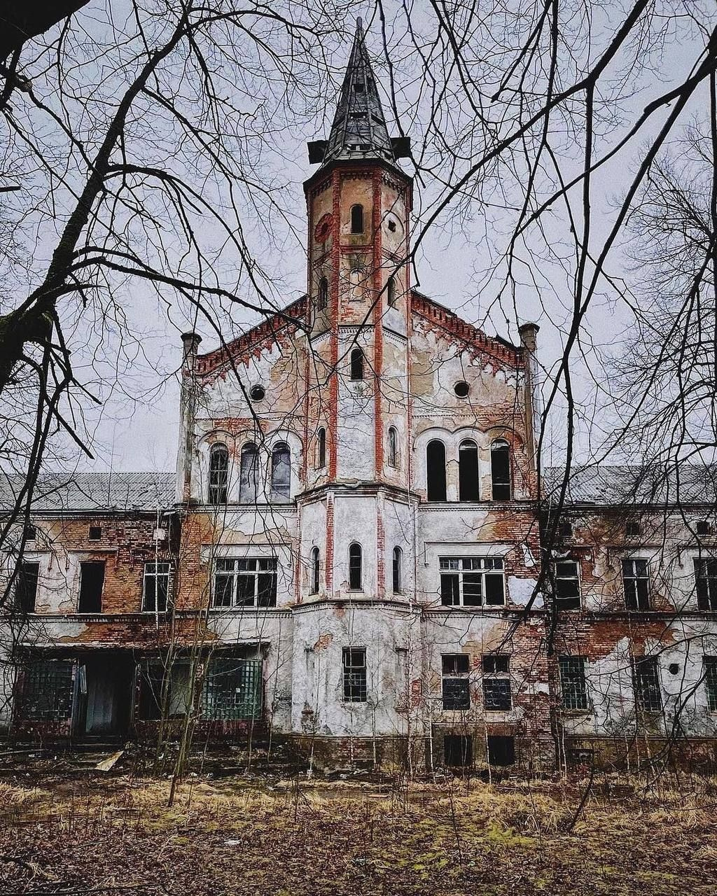 Психушки бывают и такие... Бывали, точнее 