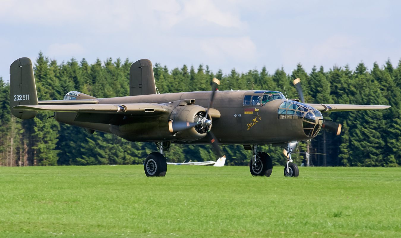 Б-25. Авиация самолёт бомбардировщик Б-25 ретро oldtimer