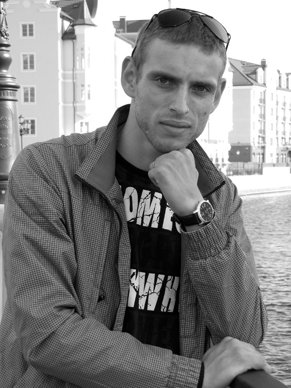 Портрет знакомого молодого человека (51) мужчина,взгляд
