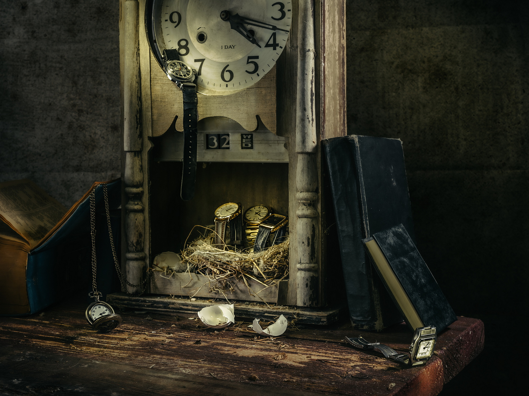 Clock's family Натюрморт с часами старые настенные часы наручные книги семья
