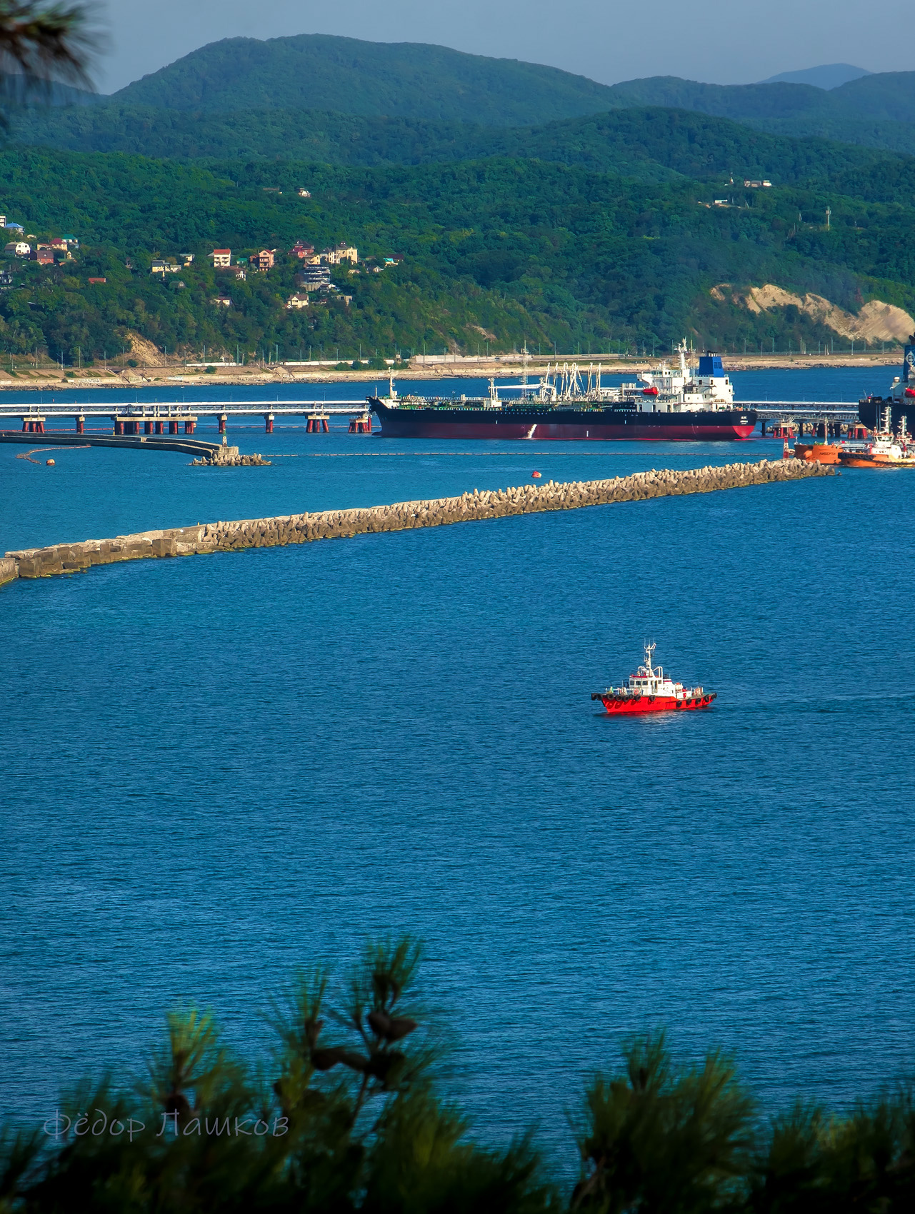 Лето! Чёрное море Туапсе корабль кораблик порт на морское лодка синие холмы горы