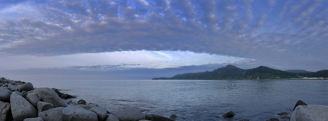 Утро облачное сопки море облака