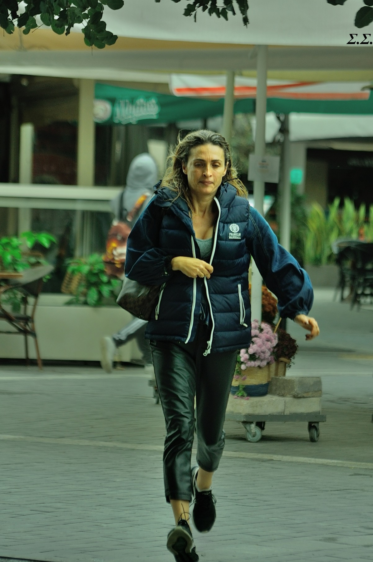 BLONDE RUNNER 