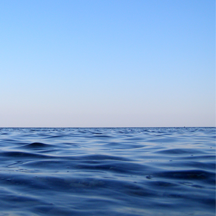 на стыке двух стихий море вода небо горизонт