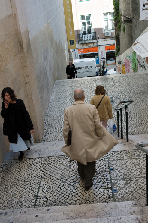 Направо пойдешь Lisboa March people how many people