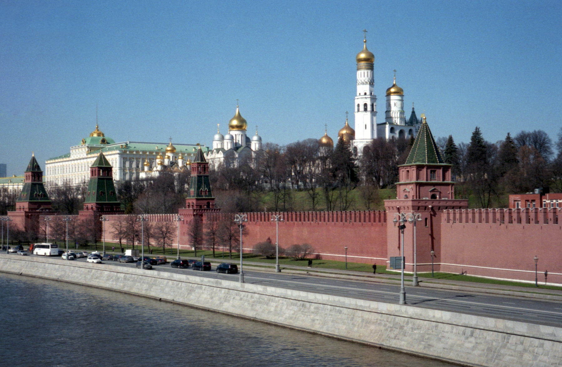 Золотые купола Кремля. 