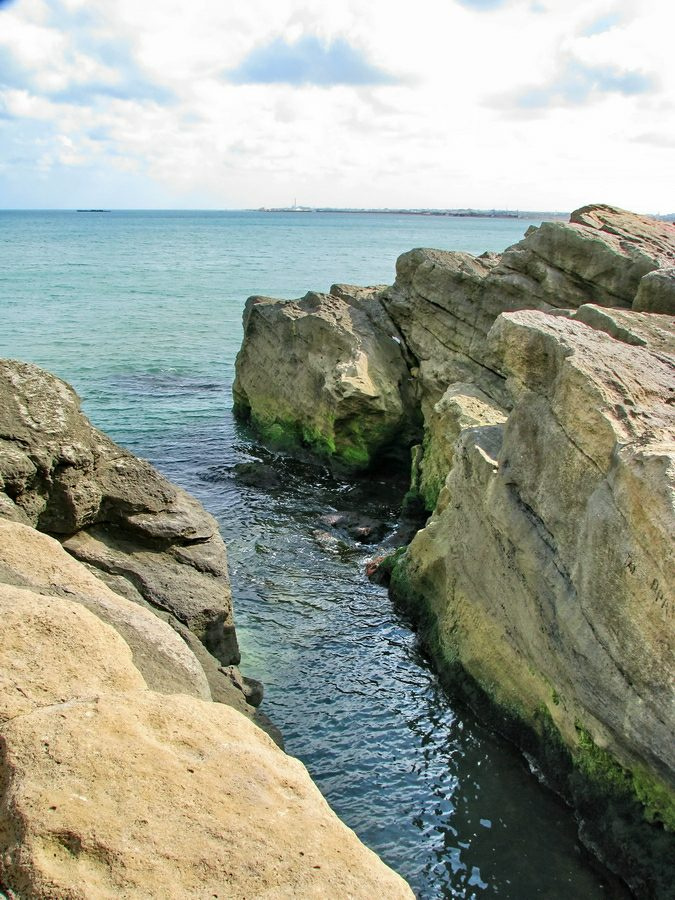 Тихая гавань море скалы пляж бухта Каспий Баку