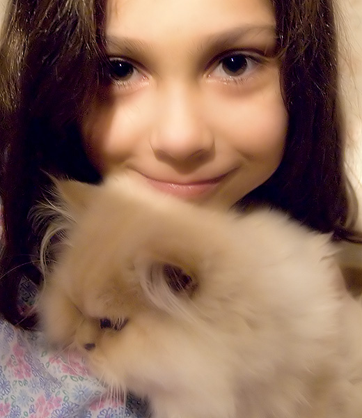Девочка с кошкой (Девочка с \"персиком\") :-) 