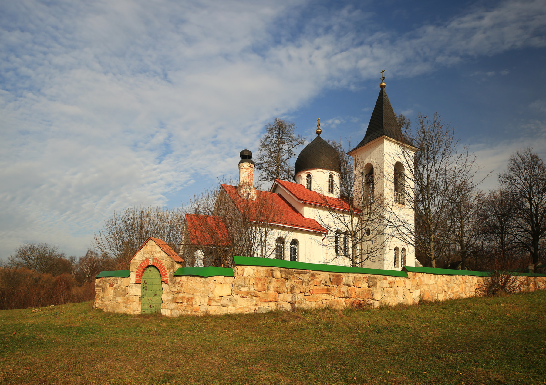 Осеннее настроение Бехово Церковь Святой Троицы осень