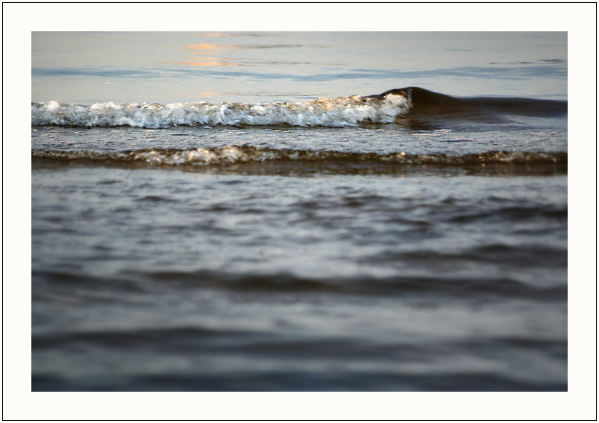 кусочек моря.. море осень свет вода