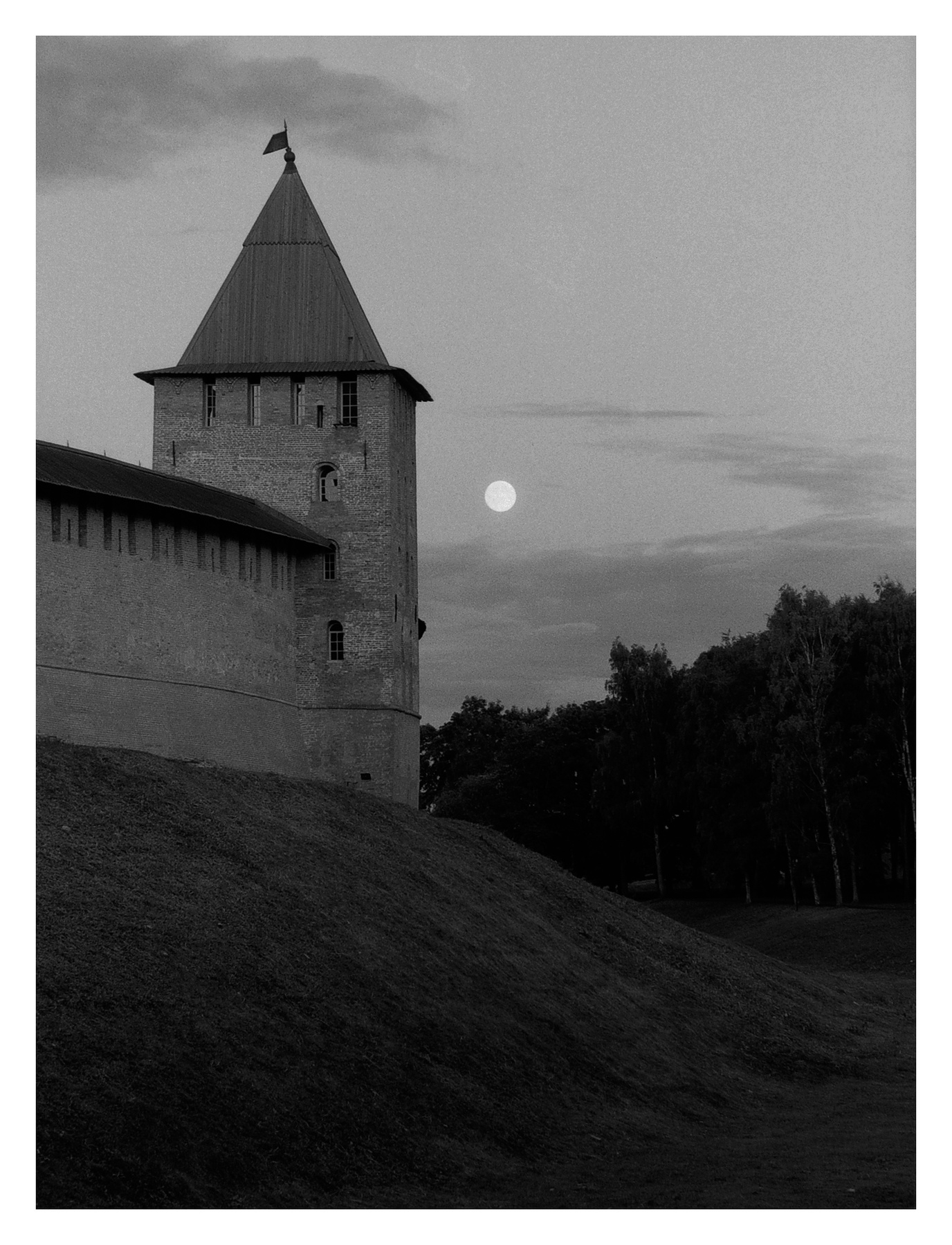 Сумерки Новгород пленка Nikon FG Carl Zeiss Sonnar T 85 2.8 Fomapan 100-135 Xtol 1 0 5.5 min DSLR Scan