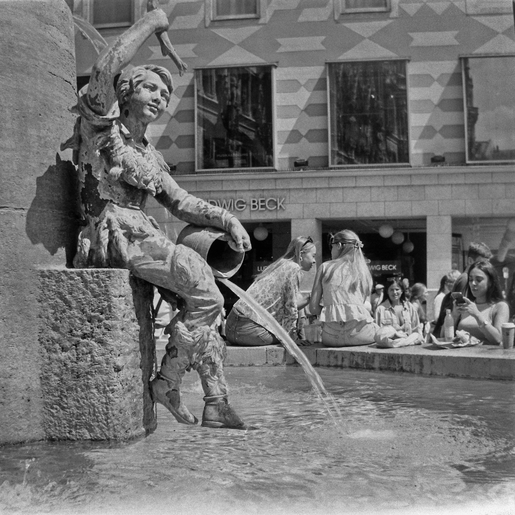 Сказка о рыбаке и рыбке или "Лето с AGFA Isolette" AGFA Apotar 1 4 5 F 85mm Isolette II Fomapan Classic 100 Rodinal 50 9 min Scanner Canon A650IS