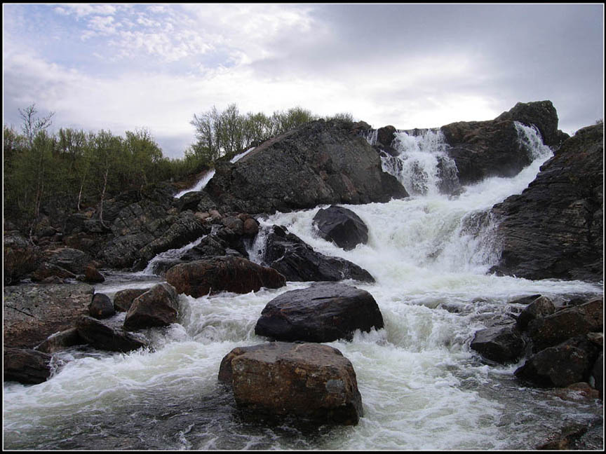 Воды сурового Севера Водопад пороги река