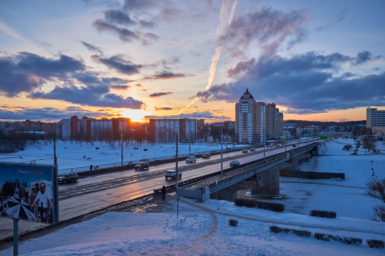 Похоже на весну 4 закат мост река здания небо облака
