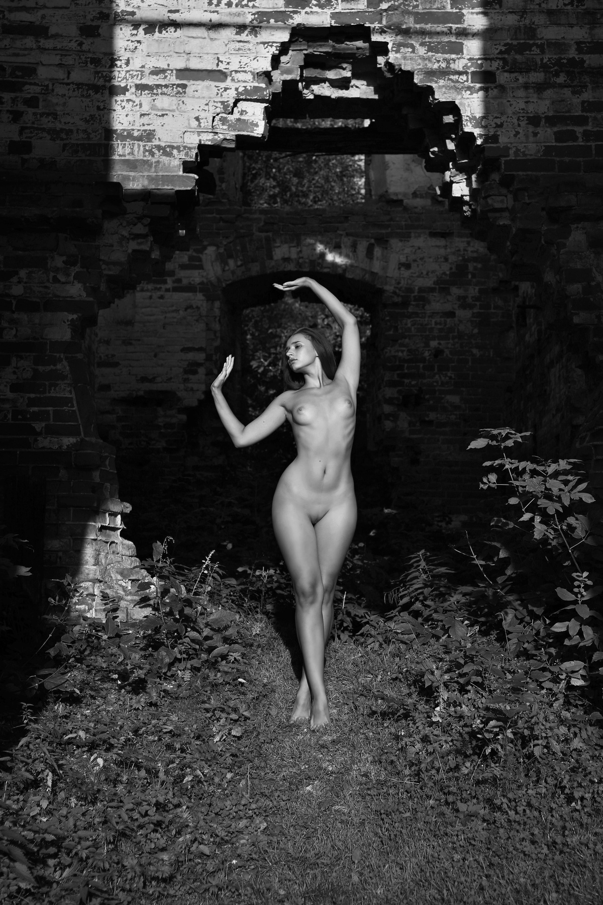 На рассвете фотограф эротика обнажённая натура ню лето павелтроицкий девушка nude пленэр фотосессия artnu nu ч б
