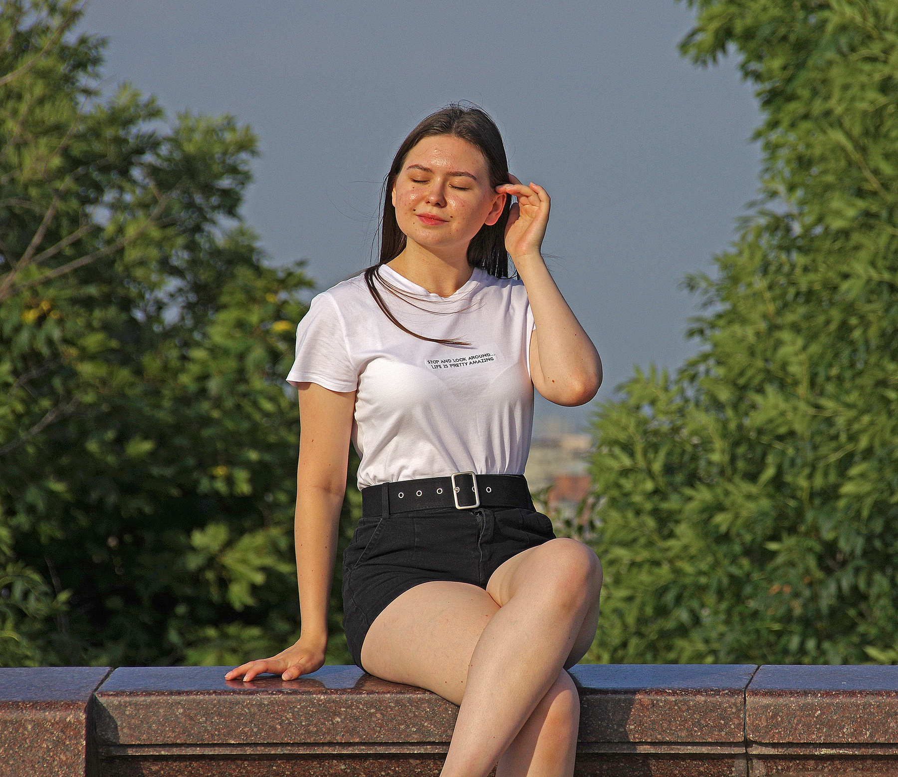 С закрытыми глазами 
