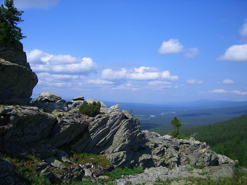 голубая даль горы, облака