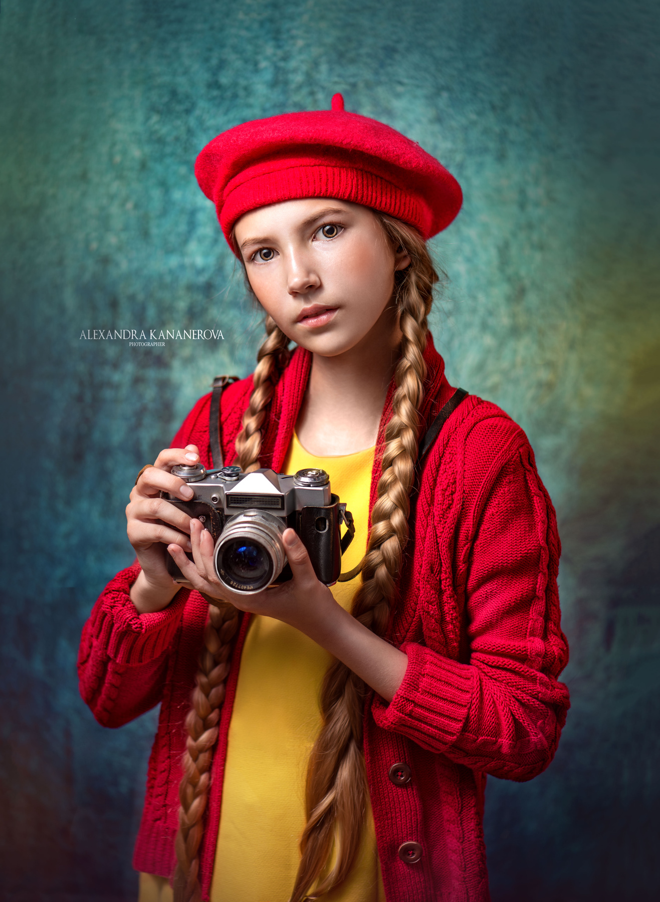 Девочка с фотоаппаратом Портрет дети фотоаппарат