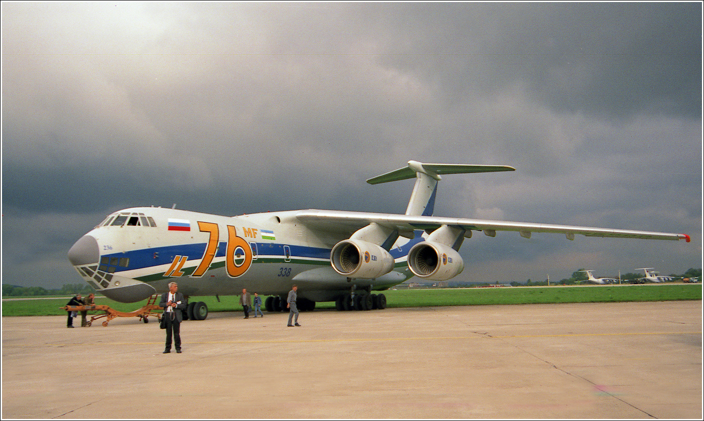 Ил-76 Ил-76 авиация самолет смтоянка Жуковский МАКС-1999