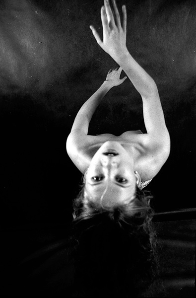 Левитация we've flying high we've watching the world pass us by