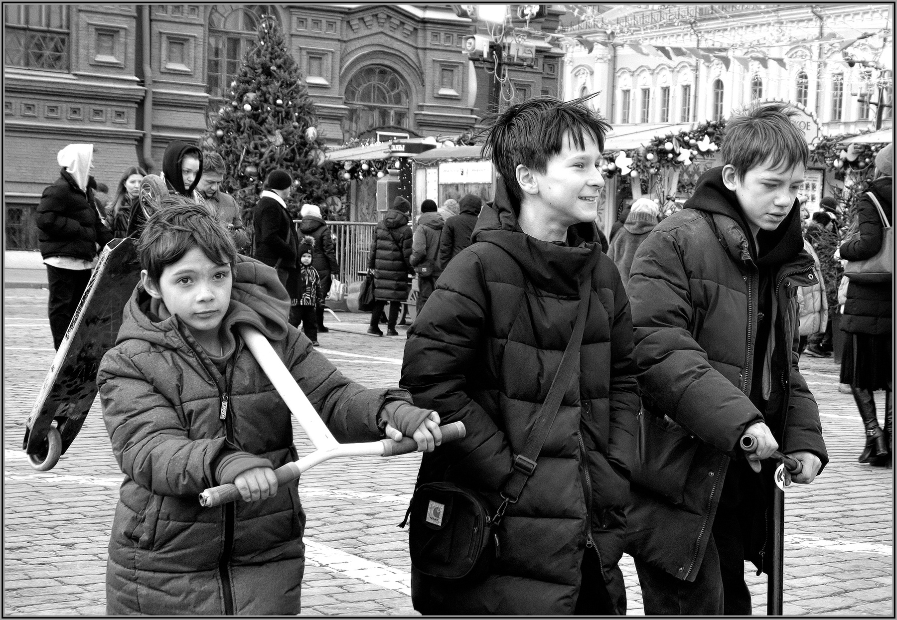 ...Пацаны самокатчики.... улица люди события