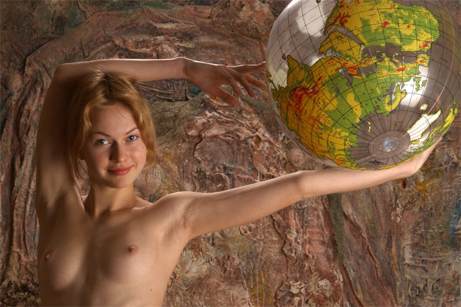 Девочка с шаром... http://www.mobile-erotica.net/