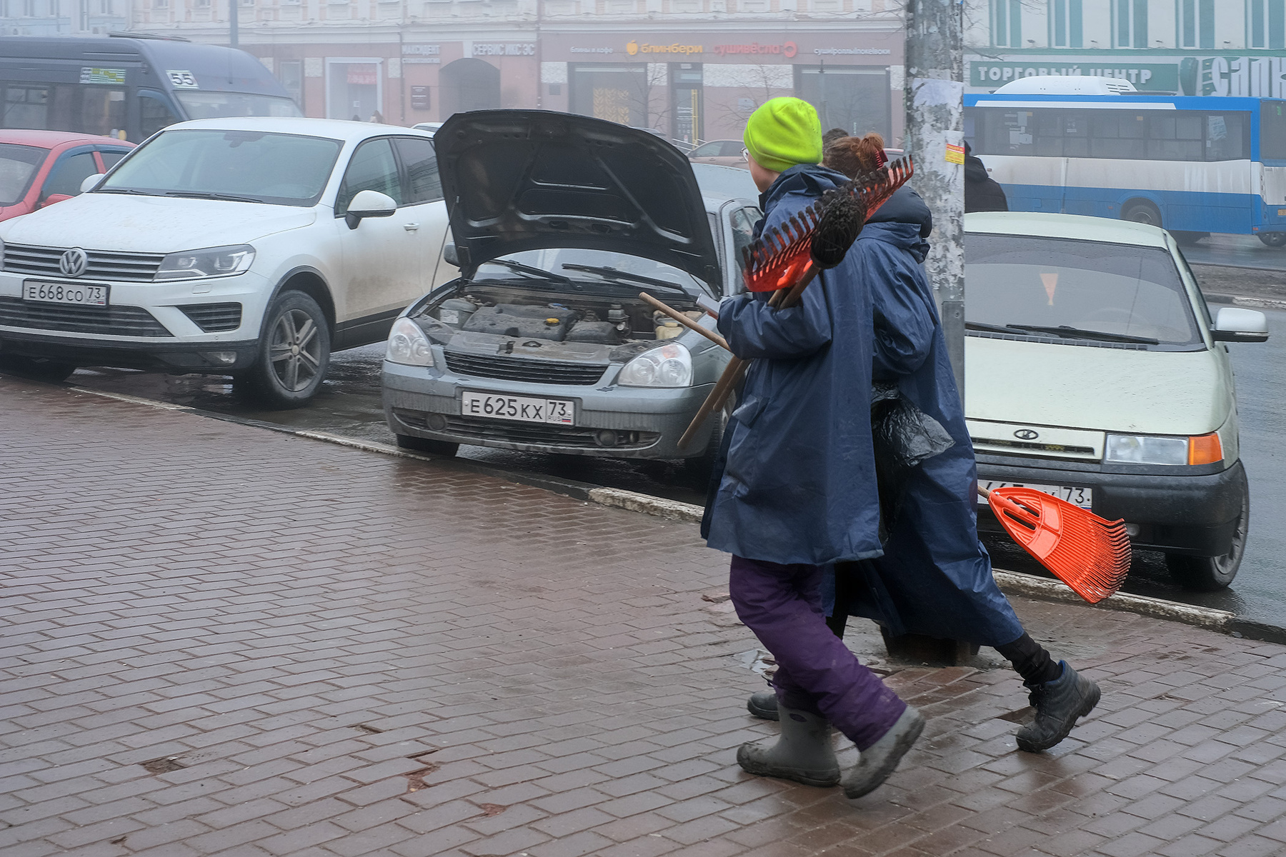 На субботник... осень город улица люди