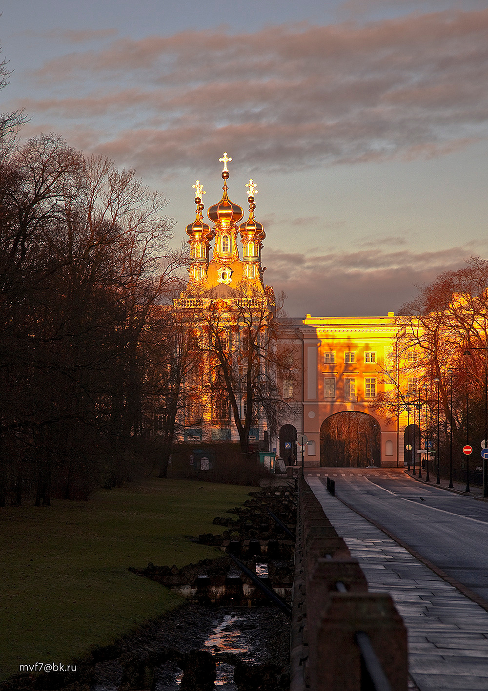 *** Дворец, парк, купола, осень