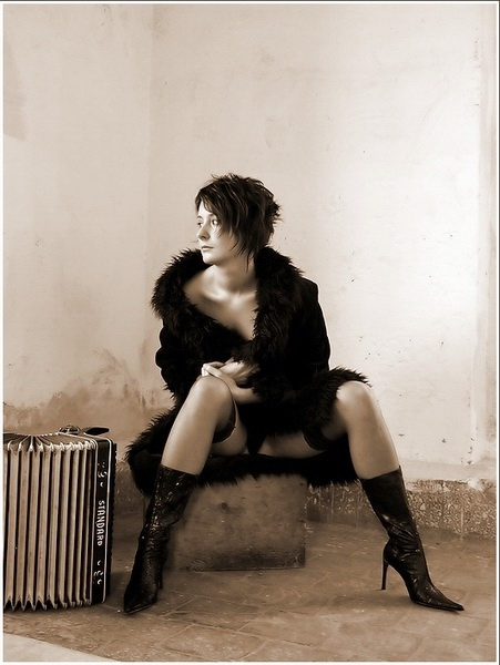 girl with accordion II 