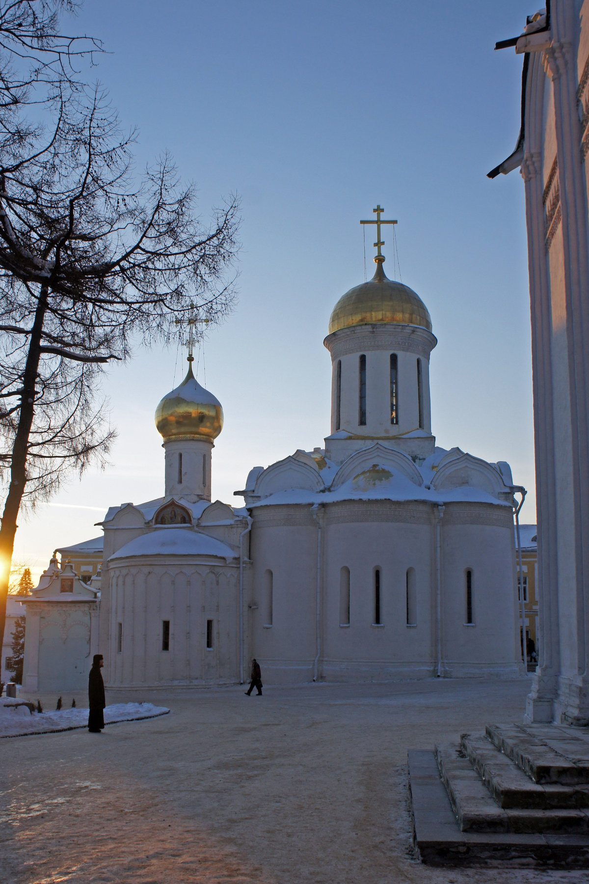Зимние сумерки в Свято-Троицкой Сергиевой Лавре. На закате.  26.01.2012 Сергиев Посад Город Храм Лавра Соборы Закат Архитектура