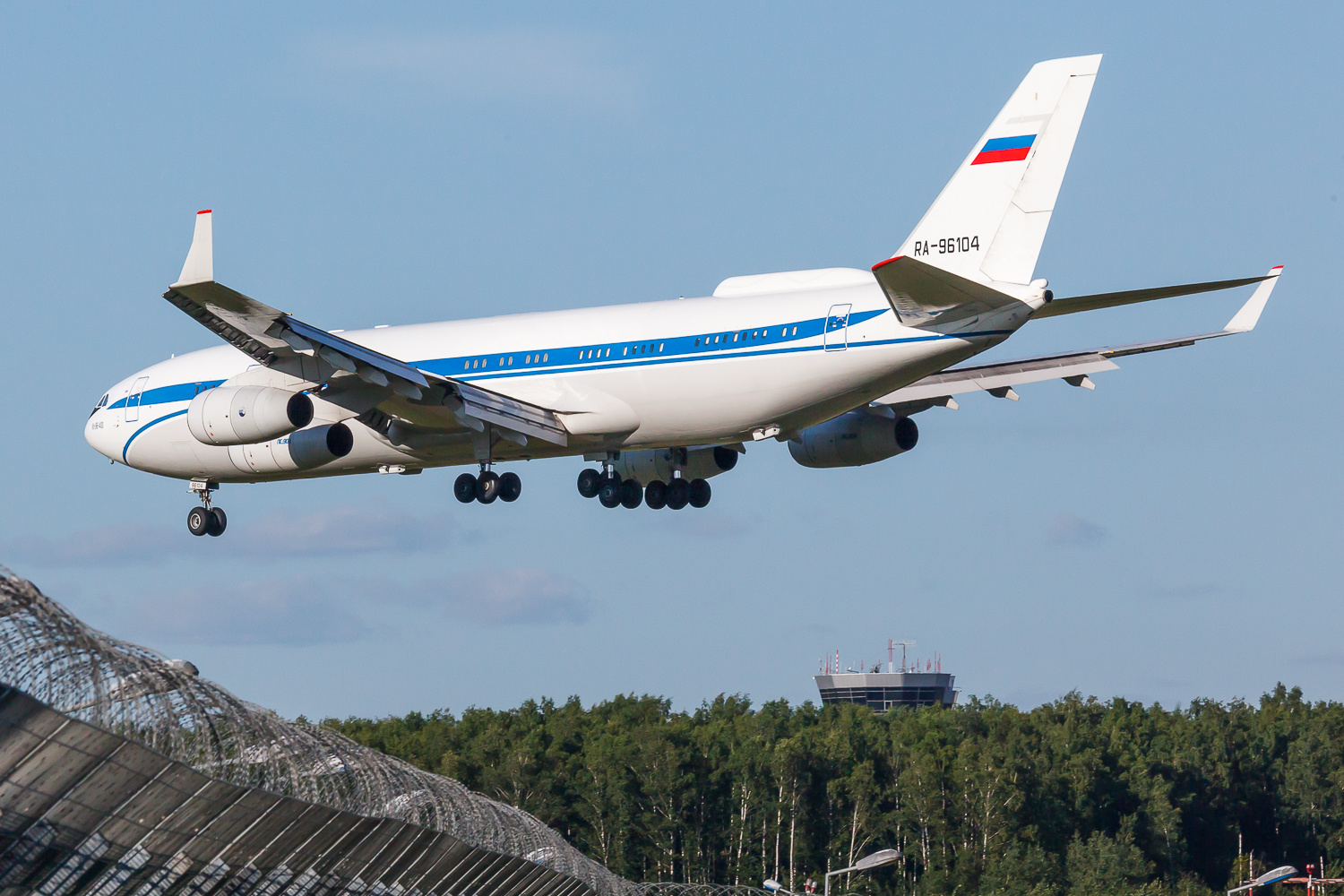Ил-96-400 международный аэропорт внуково Ил-96-400
