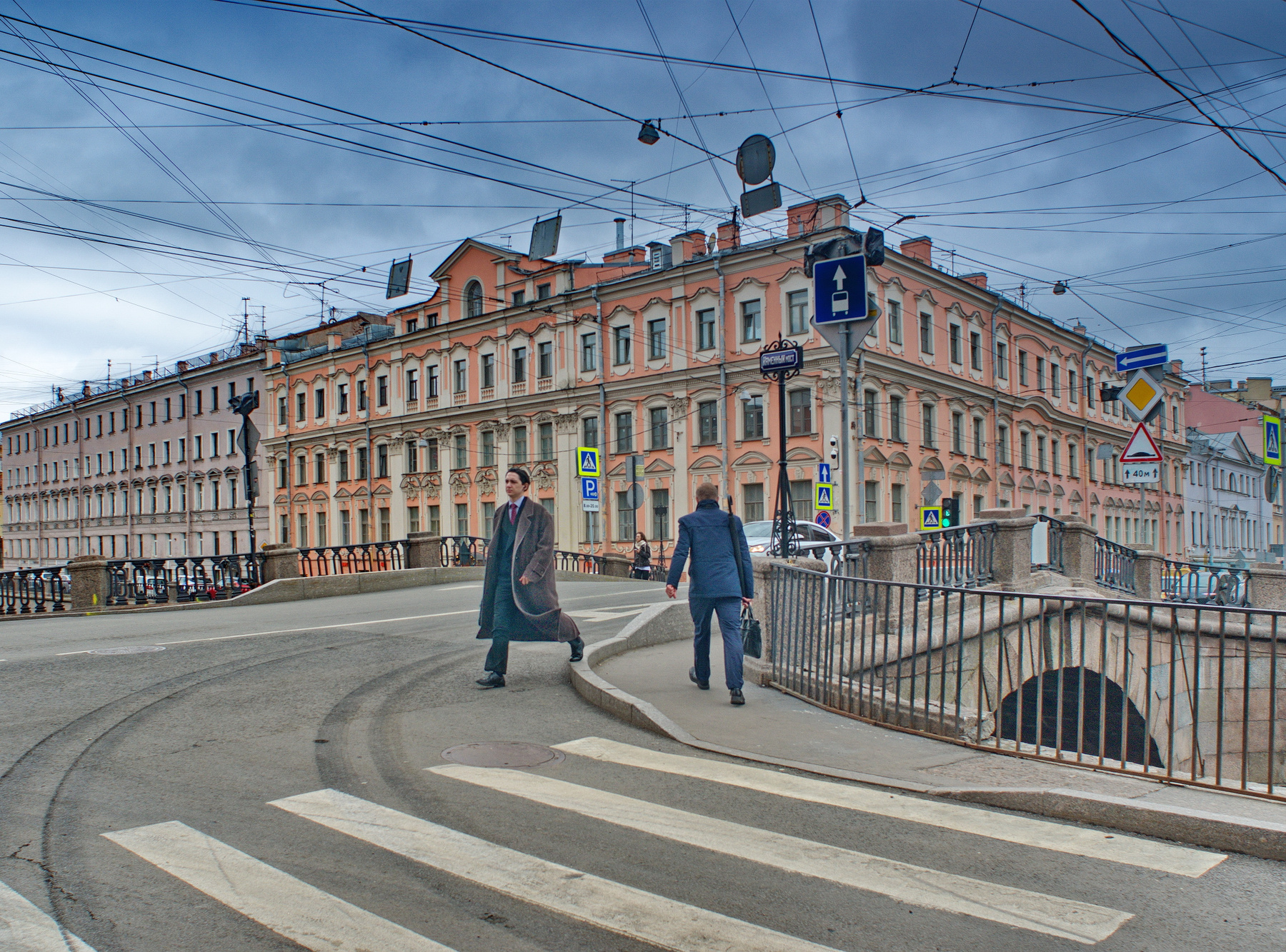 Кто-то спешил,полируя брусчатку... Петербург
