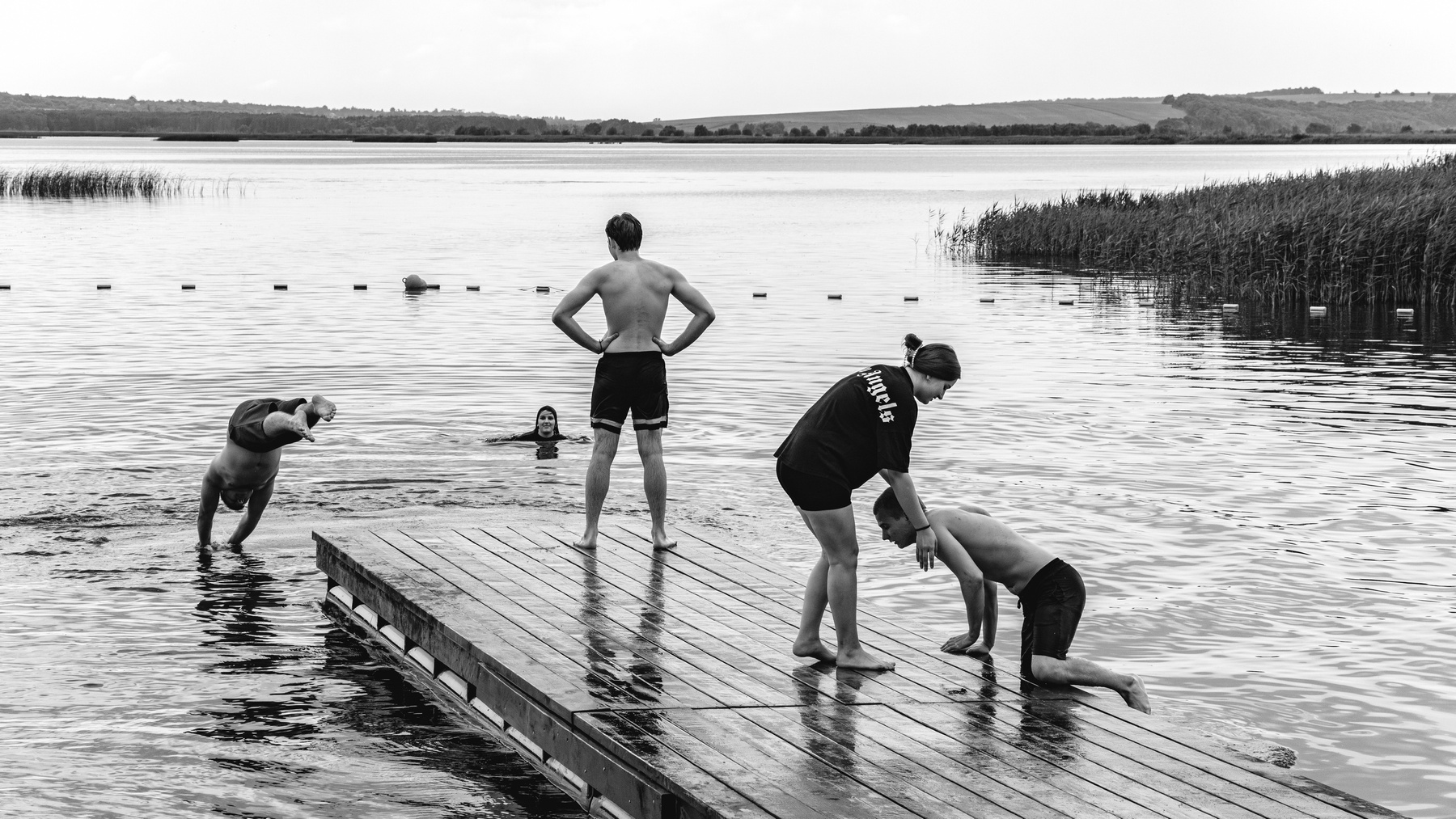 У воды 