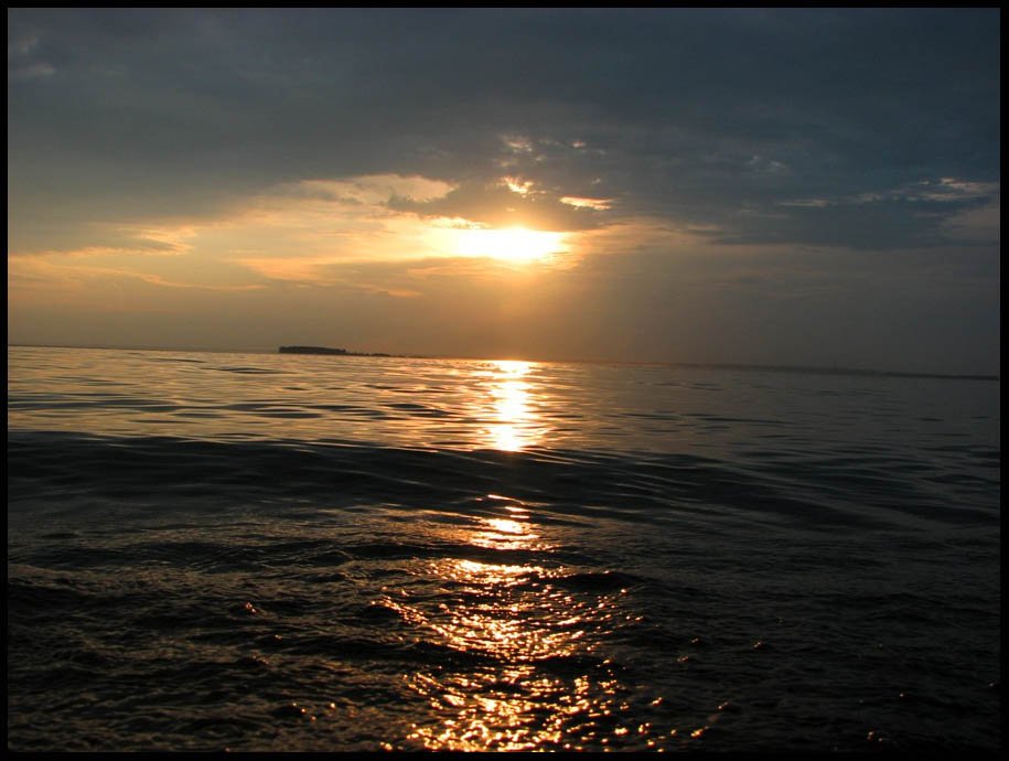 Закат на море море закат волны вода природа солнце облака луч свет