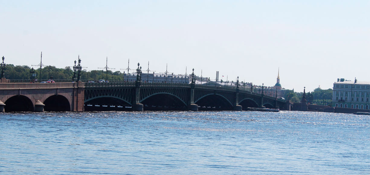 Троицкий мост в Санкт-Петербурге 