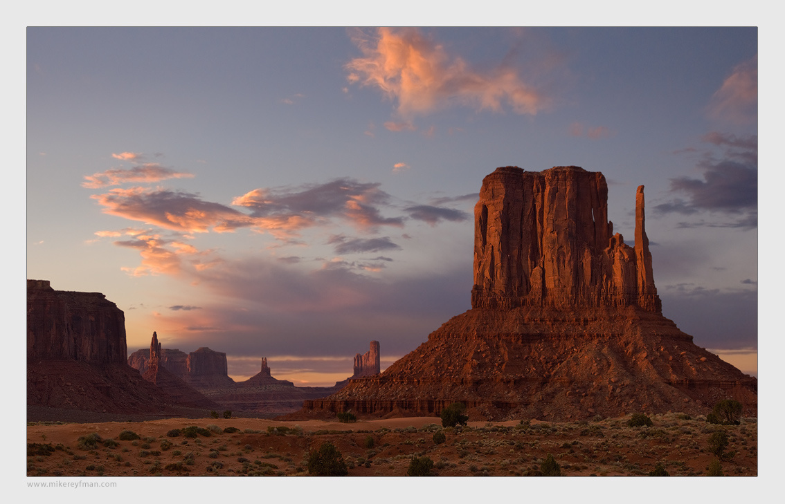 Сумерки Страны Великанов Monument Valley