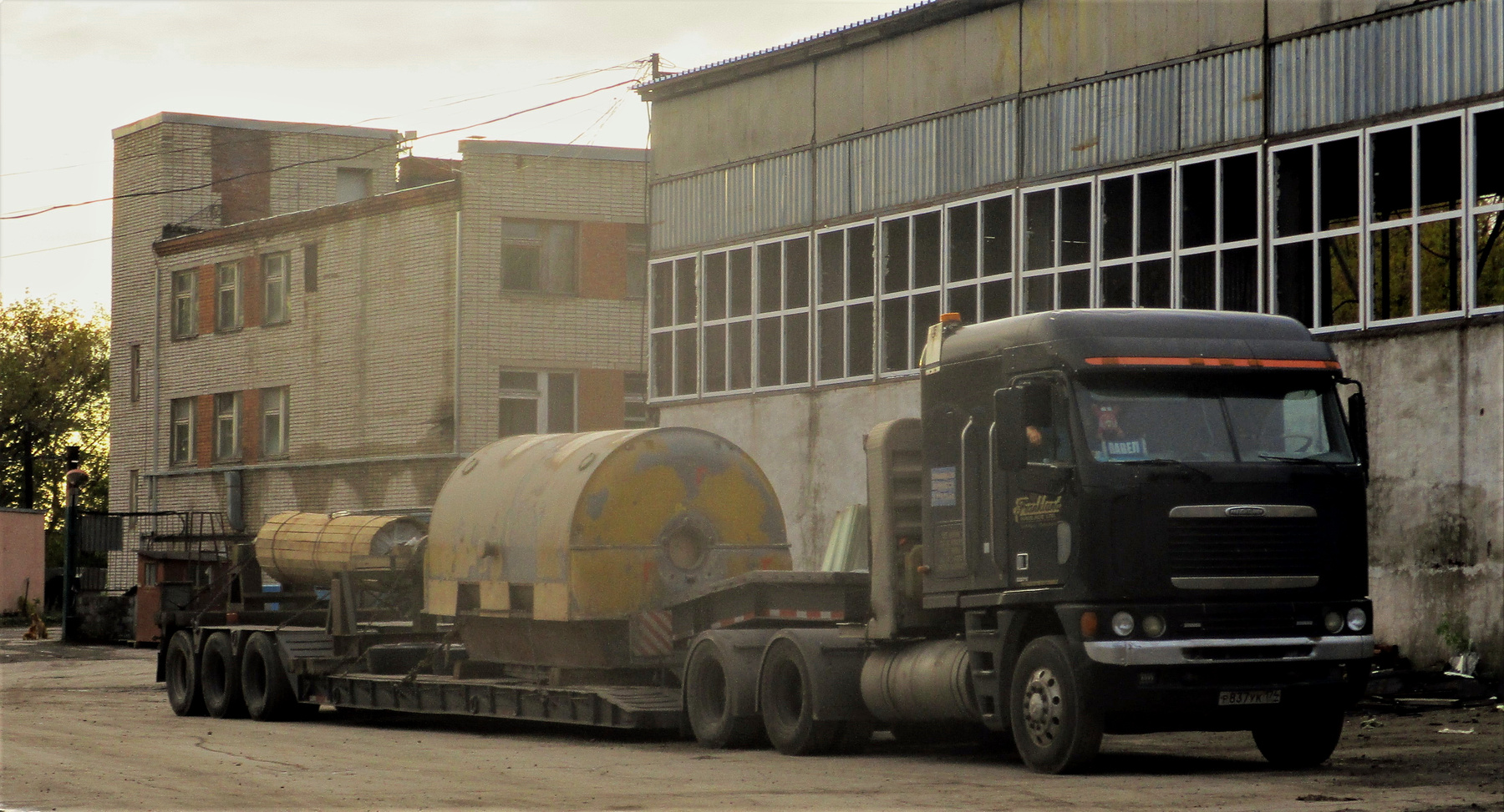Американец Американец авто тягач завод осень